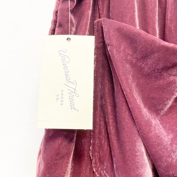Universal Thread Women's Mid Rise Wide Leg Velvet Cargo Pants Maroon Size L - Picture 3 of 5